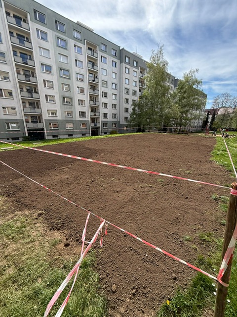 seifertova vnitroblok po odstraneni betonove plochy duben26 | WebJET CMS